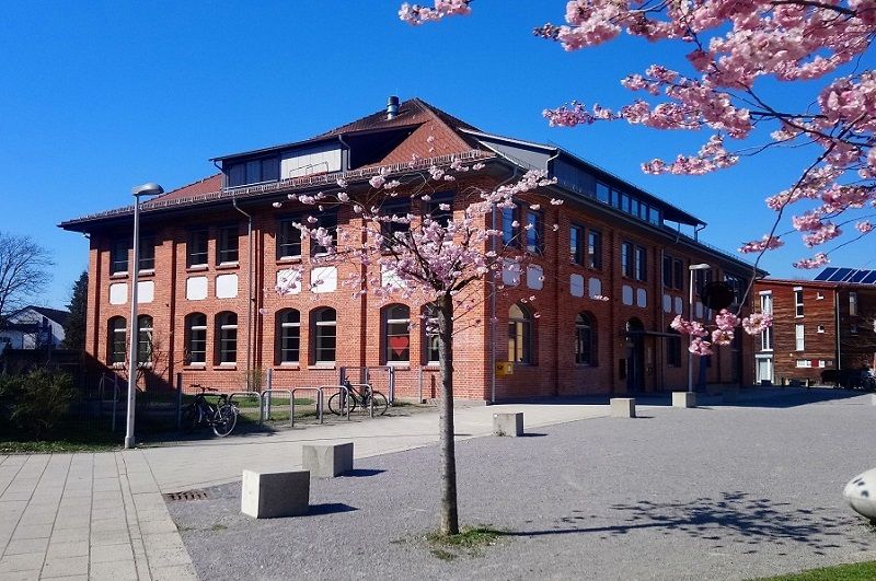 Außenansicht des roten Backsteingebäudes Kinderhaus Mühlenviertel