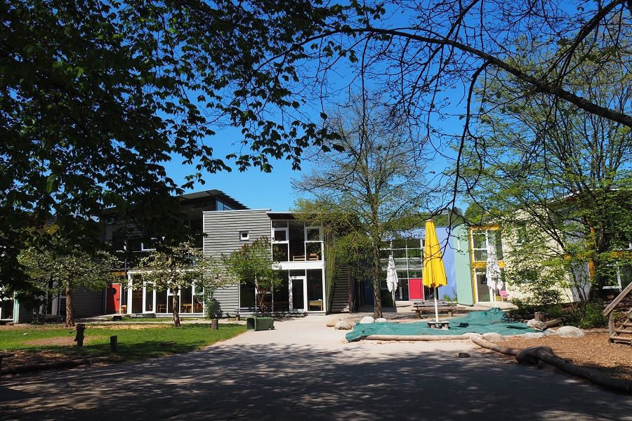 Außenansicht auf Kinderhaus Weststadt mit Garten